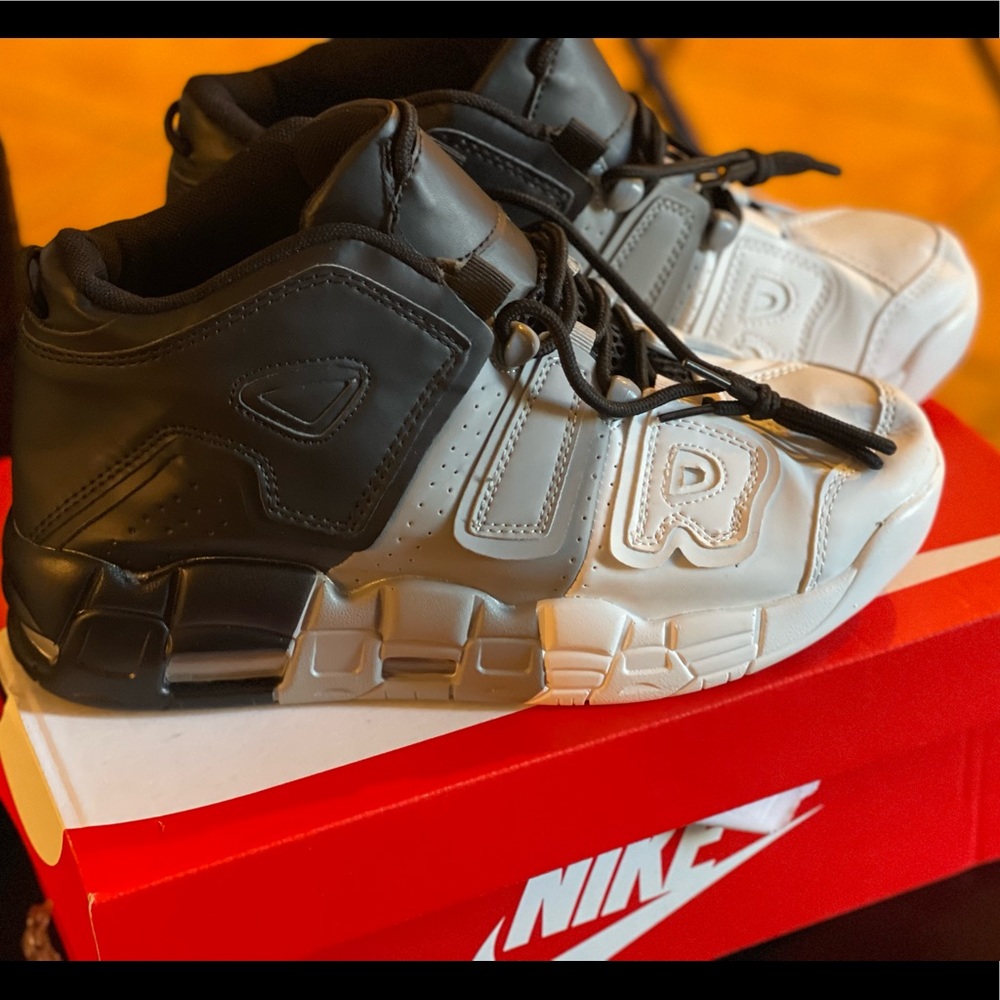 Men’s Size US 10, Nike Air Uptempo Athletic Shoes.